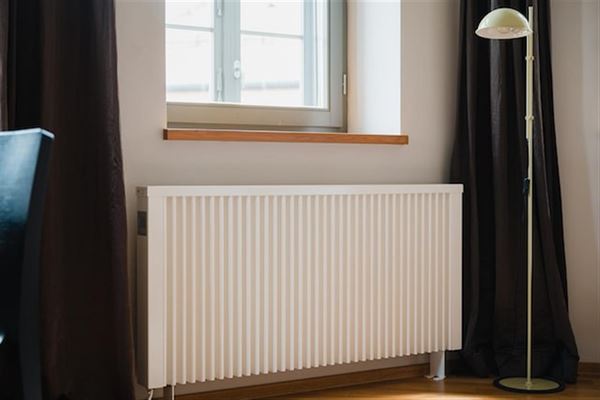 En trin-for-trin guide til radiatorskjuler DIY
